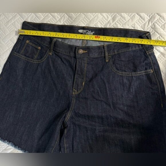 Old Navy BNWOT The Flirt Plus Size 16 Dark Wash Denim Jean Shorts 100% Cotton - Picture 9 of 12